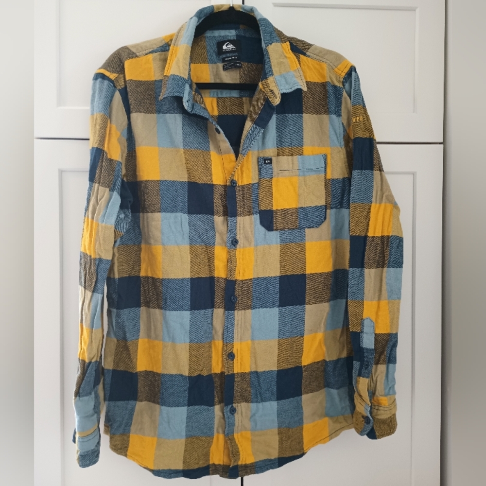 Quicksilver Men's Flannel Long sleeve button up shirt